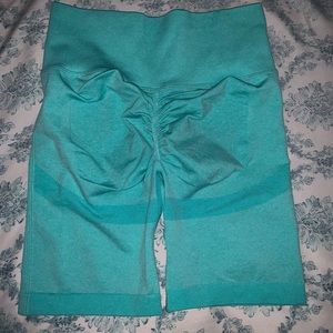 Wide waistband, scrunch butt sport shorts